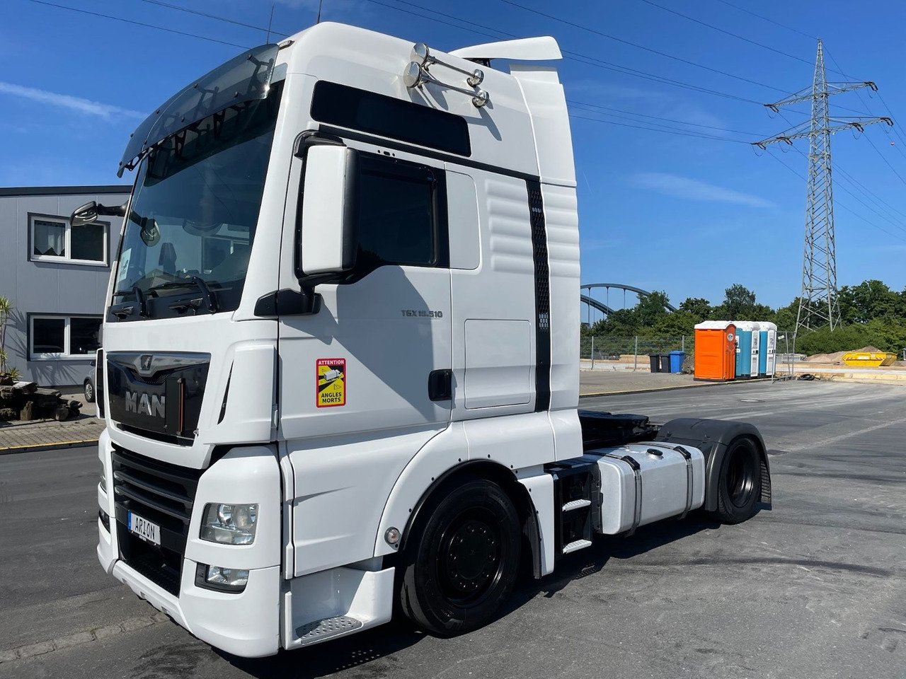 MAN TGX 18.510 4x2 LLS-U/MEGA/Retarder/StandAC/EU6d - Nyergesvontató: 3 kép. MAN TGX 18.510 4x2 LLS-U/MEGA/Retarder/StandAC/EU6d - Nyergesvontató: 3 kép.
