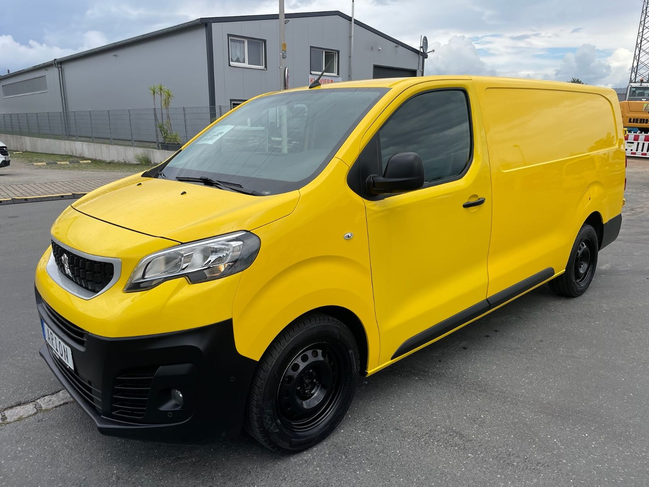 Peugeot Expert Kasten Pro L3/2.0 BlueHDI/AC/15xVerfügbar - Kis furgon: 3 kép. Peugeot Expert Kasten Pro L3/2.0 BlueHDI/AC/15xVerfügbar - Kis furgon: 3 kép.