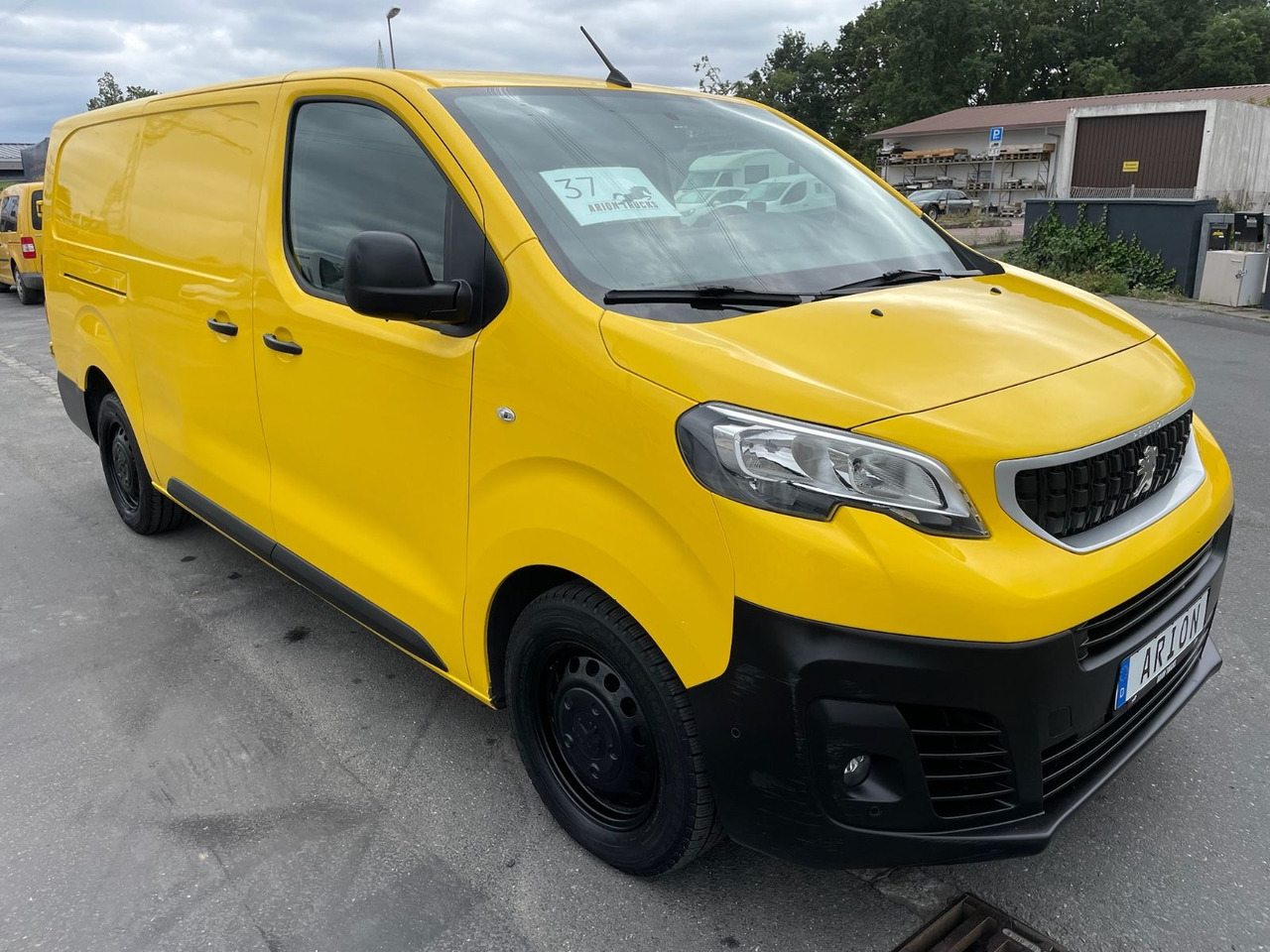 Peugeot Expert Kasten Pro L3/2.0 BlueHDI/AC/15xVerfügbar - Kis furgon: 1 kép. Peugeot Expert Kasten Pro L3/2.0 BlueHDI/AC/15xVerfügbar - Kis furgon: 1 kép.