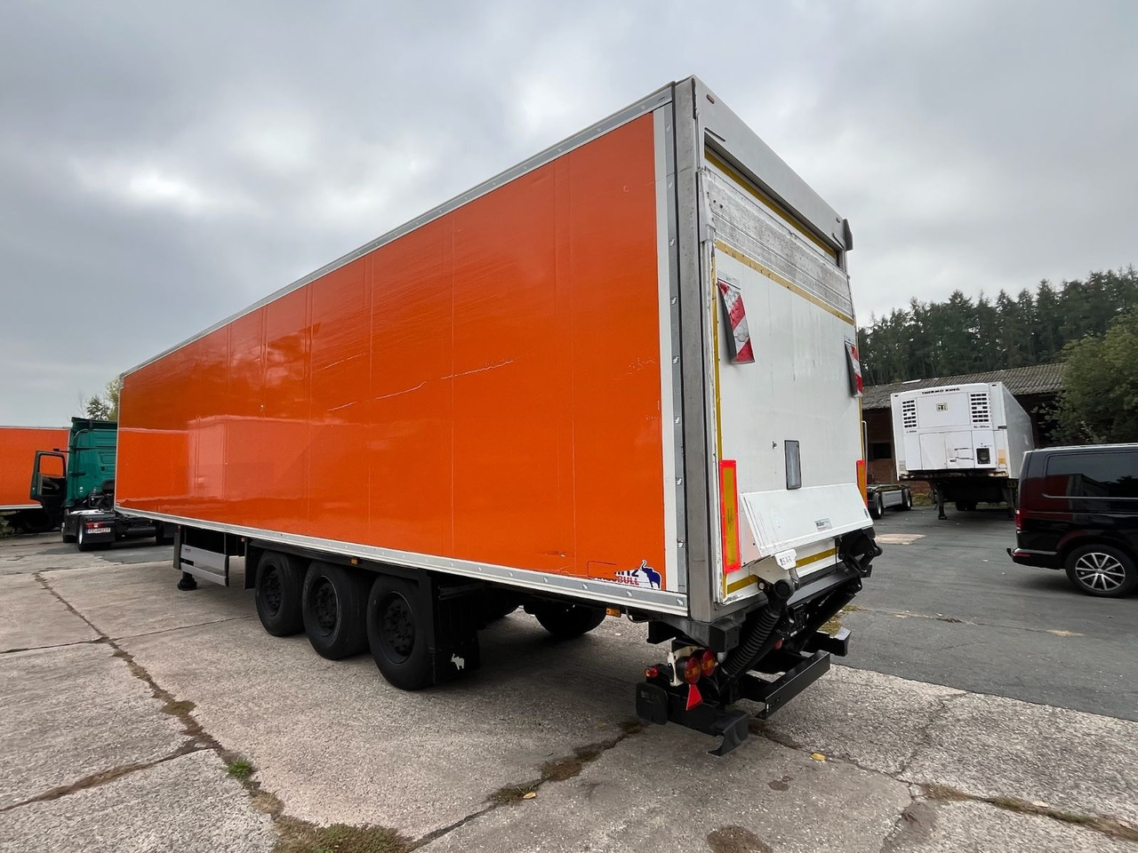 Schmitz Cargobull SCB*S3B/CARRIER/Vector1550/LBW/BÄR/2347h/13,4m - Félpótkocsi hűtős: 3 kép. Schmitz Cargobull SCB*S3B/CARRIER/Vector1550/LBW/BÄR/2347h/13,4m - Félpótkocsi hűtős: 3 kép.