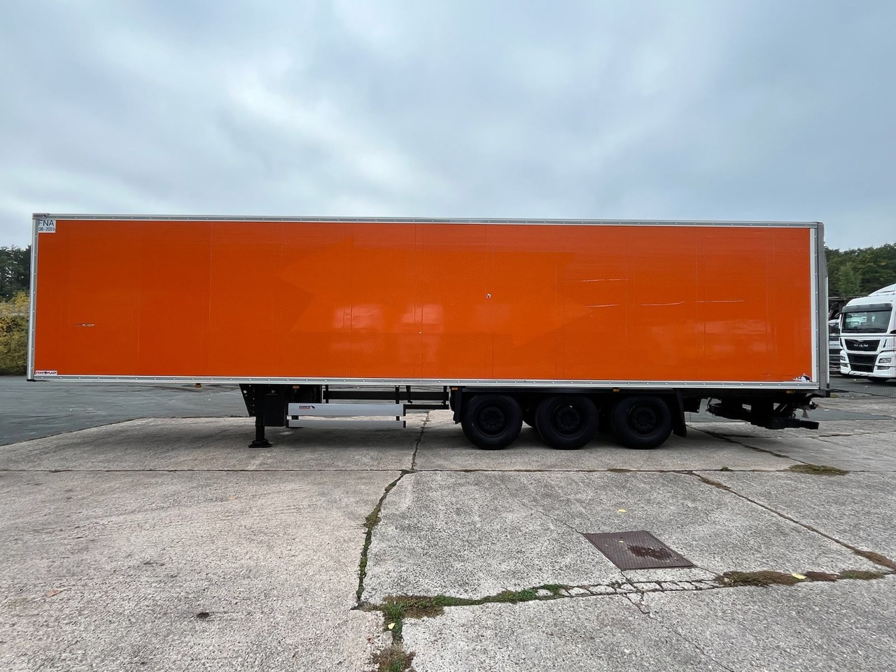 Schmitz Cargobull SCB*S3B/CARRIER/Vector1550/LBW/BÄR/2347h/13,4m - Félpótkocsi dobozos: 3 kép. Schmitz Cargobull SCB*S3B/CARRIER/Vector1550/LBW/BÄR/2347h/13,4m - Félpótkocsi dobozos: 3 kép.