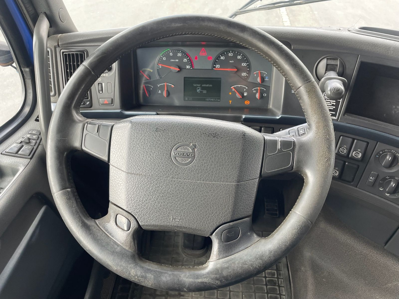 Ponyvás teherautó Volvo FH 460 EEV Dreiseiten-Getreidekipper+AnhängerHGE: 14 kép.