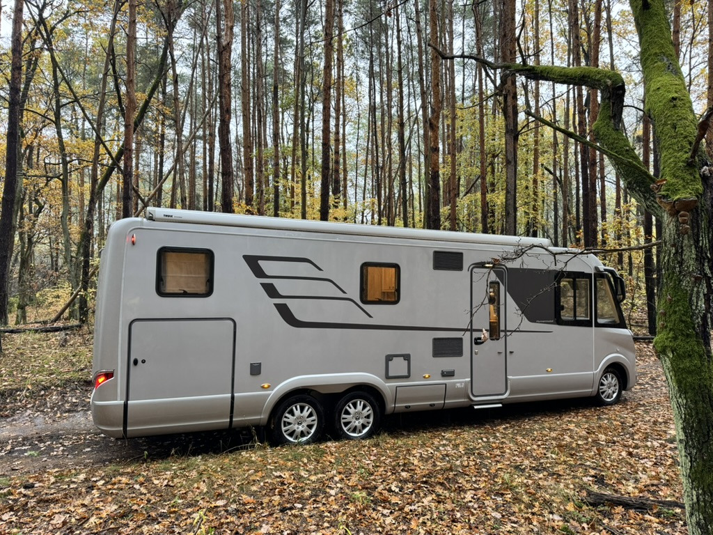 HYMER / ERIBA BML880 - Integrált lakóautó: 4 kép. HYMER / ERIBA BML880 - Integrált lakóautó: 4 kép.
