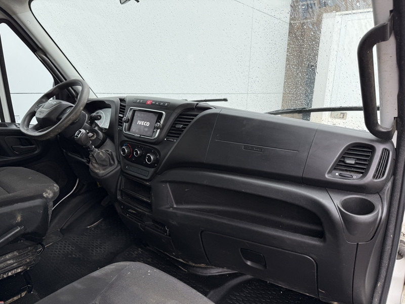Billenőplatós kisteherautó, Duplakabinos kisteherautó Iveco Daily 35C16 3.0 Dubbele Cabine Kipper Mixto DoKa Dubbellucht Airco Navigatie Camera 3.5t Trekhaak Tipper Benne: 11 kép.