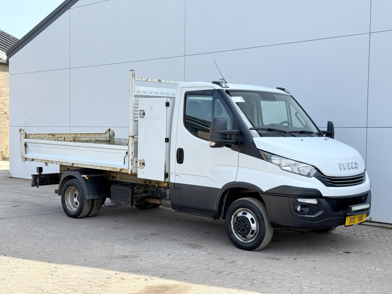 Iveco Daily 35C18 3.0 3.0 Automaat Kipper Dubbellucht 3.5t Trekhaak Airco Cruise Control - Billenőplatós kisteherautó: 5 kép. Iveco Daily 35C18 3.0 3.0 Automaat Kipper Dubbellucht 3.5t Trekhaak Airco Cruise Control - Billenőplatós kisteherautó: 5 kép.