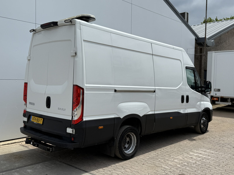 Iveco Daily 35C18 3.0 L2H2 Airco Cruise Control 3,5 Tons Trekhaak 5-26 APK Lucht geveerde stoel - Kis furgon: 3 kép. Iveco Daily 35C18 3.0 L2H2 Airco Cruise Control 3,5 Tons Trekhaak 5-26 APK Lucht geveerde stoel - Kis furgon: 3 kép.
