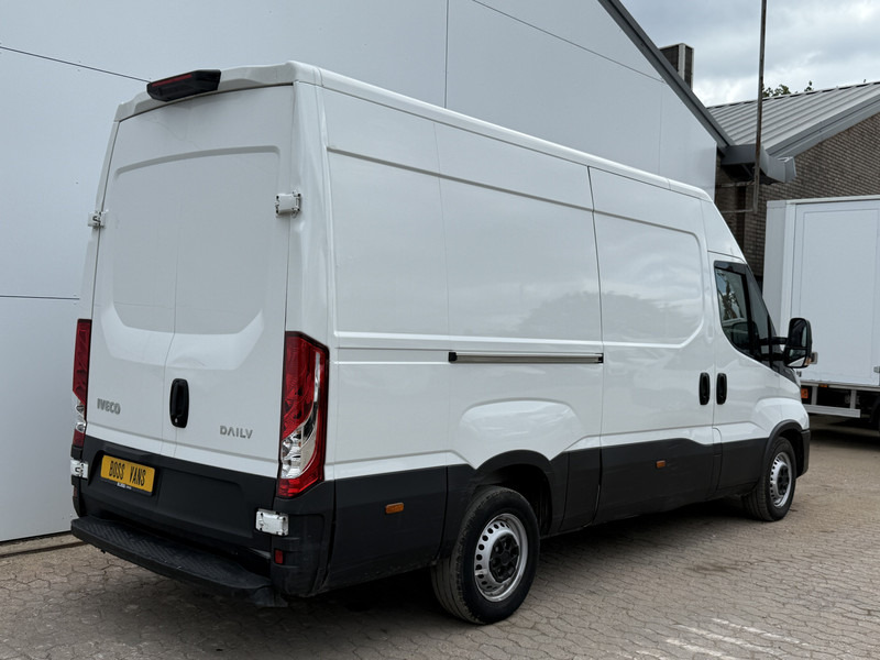 Iveco Daily 35S14 2.3 L2H2 Airco Cruise 3.5ton Trekgewicht Lucht geveerde stoel - Kis furgon: 3 kép. Iveco Daily 35S14 2.3 L2H2 Airco Cruise 3.5ton Trekgewicht Lucht geveerde stoel - Kis furgon: 3 kép.