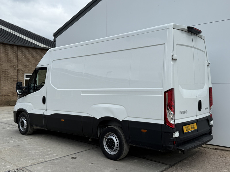 Iveco Daily 35S14 2.3 L2H2 Airco Cruise 3.5ton Trekgewicht Lucht geveerde stoel - Kis furgon: 2 kép. Iveco Daily 35S14 2.3 L2H2 Airco Cruise 3.5ton Trekgewicht Lucht geveerde stoel - Kis furgon: 2 kép.