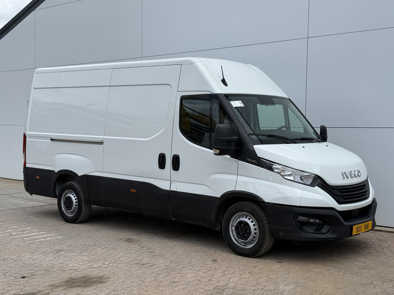 Iveco Daily 35S14 2.3 L2H2 Airco Cruise 3.5ton Trekgewicht Lucht geveerde stoel - Kis furgon: 4 kép. Iveco Daily 35S14 2.3 L2H2 Airco Cruise 3.5ton Trekgewicht Lucht geveerde stoel - Kis furgon: 4 kép.
