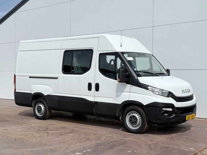 Iveco Daily 35S14 2.3 L2H2 Dubbele Cabine 7 Stoelen Airco Cruise Control Trekhaak 3.5t Lucht geveerde stoel - Furgon, Duplakabinos kisteherautó: 4 kép. Iveco Daily 35S14 2.3 L2H2 Dubbele Cabine 7 Stoelen Airco Cruise Control Trekhaak 3.5t Lucht geveerde stoel - Furgon, Duplakabinos kisteherautó: 4 kép.