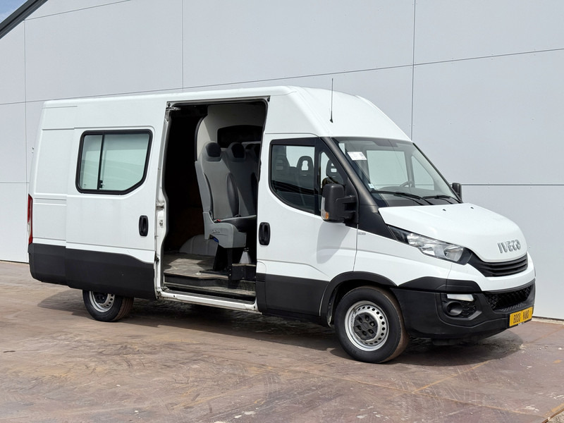 Iveco Daily 35S14 2.3 L2H2 Dubbele Cabine 7 Stoelen Airco Cruise Control Trekhaak 3.5t Lucht geveerde stoel - Furgon, Duplakabinos kisteherautó: 5 kép. Iveco Daily 35S14 2.3 L2H2 Dubbele Cabine 7 Stoelen Airco Cruise Control Trekhaak 3.5t Lucht geveerde stoel - Furgon, Duplakabinos kisteherautó: 5 kép.