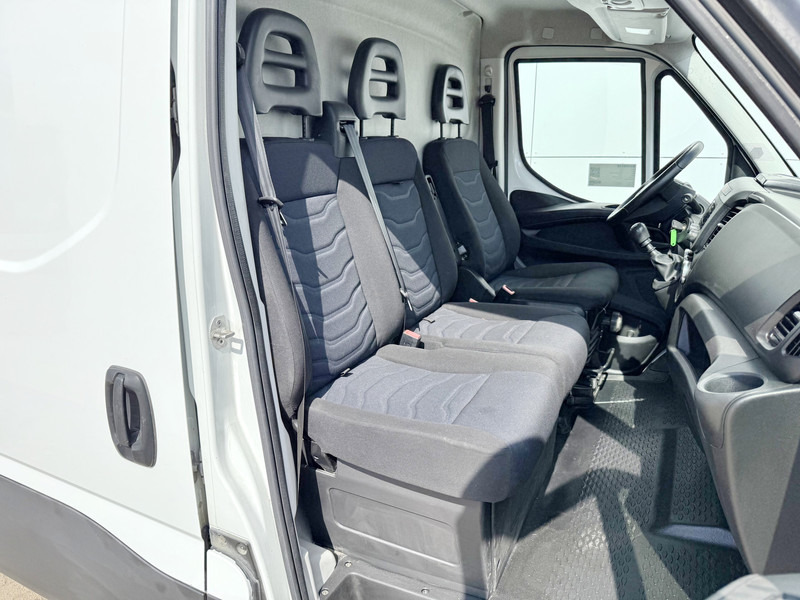 Furgon Iveco Daily 35S14 L2H2 Luchtvering Trekhaak Cruise Control Climate Control Lucht Geveerde Bestuurdersstoel: 8 kép.