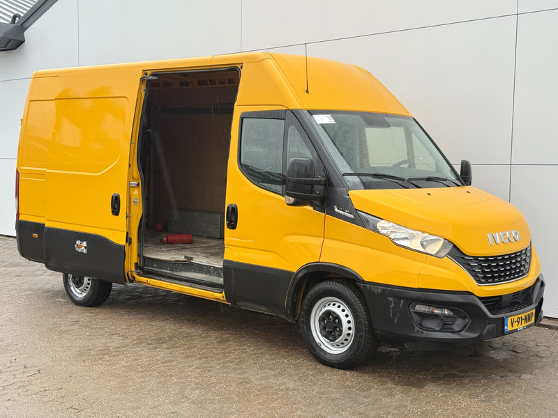 Iveco Daily 35S16 2.3 Automaat L2H2 Oprijplaat Trekhaak Climate Control Cruise Control Lucht Geveerde Stoel - Furgon: 5 kép. Iveco Daily 35S16 2.3 Automaat L2H2 Oprijplaat Trekhaak Climate Control Cruise Control Lucht Geveerde Stoel - Furgon: 5 kép.