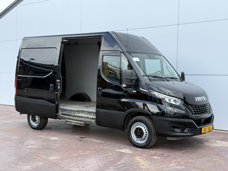 Iveco Daily 35S18 3.0 Automaat L2H2 Adaptieve Cruise Control LED Airco Camera Trekhaak - Furgon: 5 kép. Iveco Daily 35S18 3.0 Automaat L2H2 Adaptieve Cruise Control LED Airco Camera Trekhaak - Furgon: 5 kép.