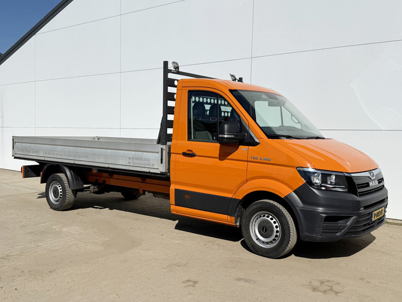 MAN TGE 180 PK Open Laadbak Pritische Pick up Airco Cruise Control Trekhaak - Platós kisteherautó: 4 kép. MAN TGE 180 PK Open Laadbak Pritische Pick up Airco Cruise Control Trekhaak - Platós kisteherautó: 4 kép.
