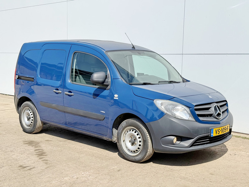 Mercedes-Benz Citan 109 Airco Trekhaak Schuifdeur APK 11-11-2025 - Kis furgon: 4 kép. Mercedes-Benz Citan 109 Airco Trekhaak Schuifdeur APK 11-11-2025 - Kis furgon: 4 kép.