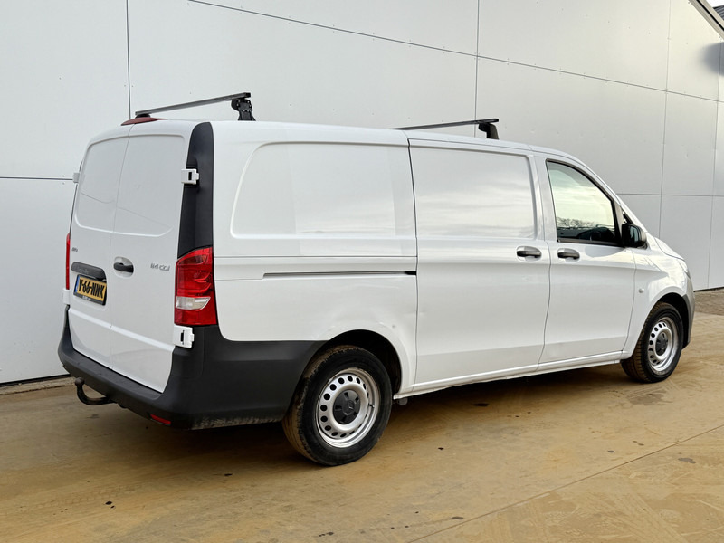 Mercedes-Benz Vito 114 1.9 CDI Automaat L2H1 Adaptieve Cruise Control Climate Control Trekhaak Carplay Camera Dakrails - Kis furgon: 3 kép. Mercedes-Benz Vito 114 1.9 CDI Automaat L2H1 Adaptieve Cruise Control Climate Control Trekhaak Carplay Camera Dakrails - Kis furgon: 3 kép.