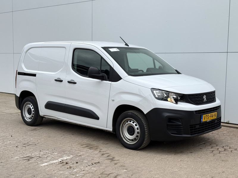 Peugeot Partner 1.5 HDi 102pk L1H1 Climate Control Cruise Control Apple Carplay Parkeersensoren - Kis furgon: 4 kép. Peugeot Partner 1.5 HDi 102pk L1H1 Climate Control Cruise Control Apple Carplay Parkeersensoren - Kis furgon: 4 kép.