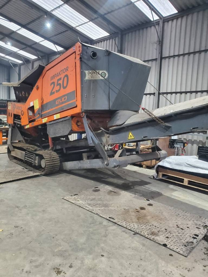 Arjes 250 Evo - Mobil törőgép: 3 kép. Arjes 250 Evo - Mobil törőgép: 3 kép.