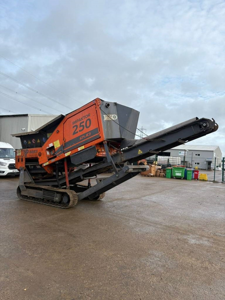 Arjes 250 Evo - Mobil törőgép: 1 kép. Arjes 250 Evo - Mobil törőgép: 1 kép.