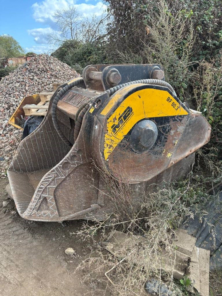 MB Crusher BF 80.3 - Törőgép: 2 kép. MB Crusher BF 80.3 - Törőgép: 2 kép.