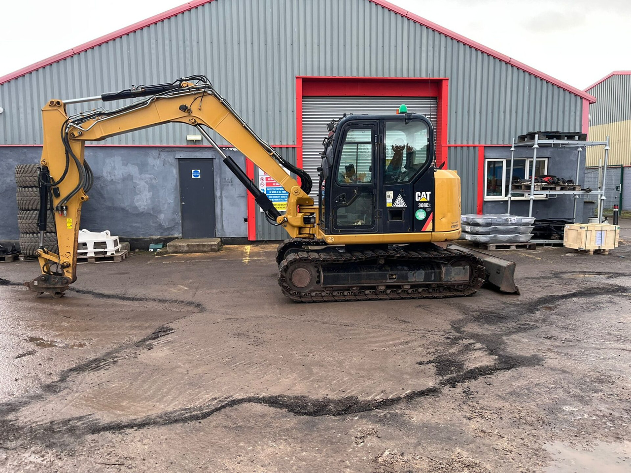 CAT 308E2 - Minikotró: 3 kép. CAT 308E2 - Minikotró: 3 kép.