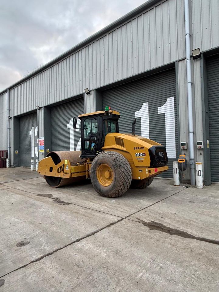 CAT CS12GC - Henger: 3 kép. CAT CS12GC - Henger: 3 kép.