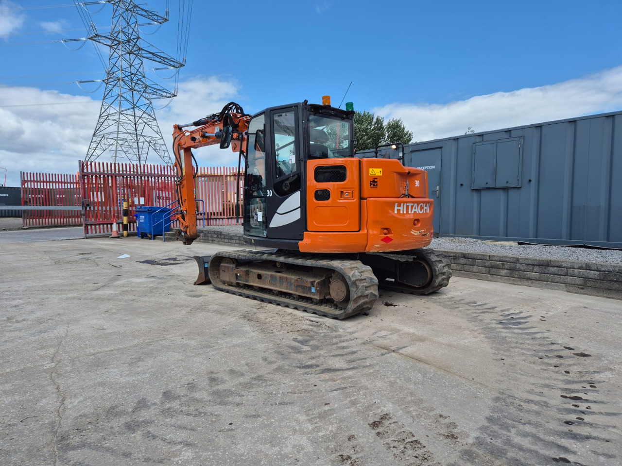 Hitachi ZX85USBR-6 2PB - Minikotró: 3 kép. Hitachi ZX85USBR-6 2PB - Minikotró: 3 kép.