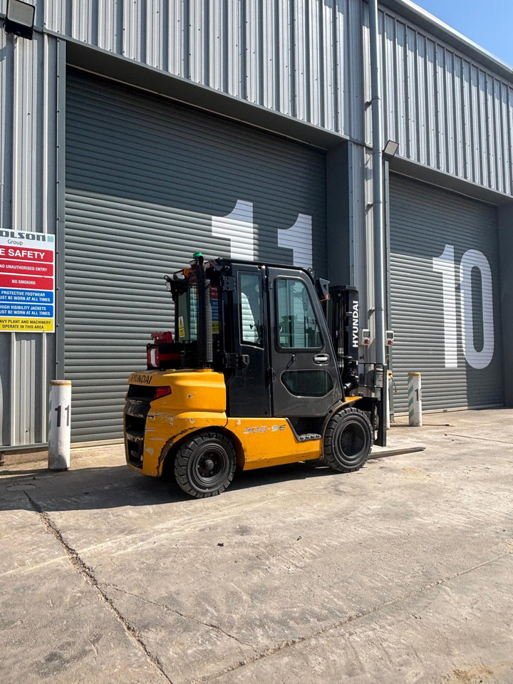 Hyundai 30D-9E - Teleszkópos rakodó: 5 kép. Hyundai 30D-9E - Teleszkópos rakodó: 5 kép.