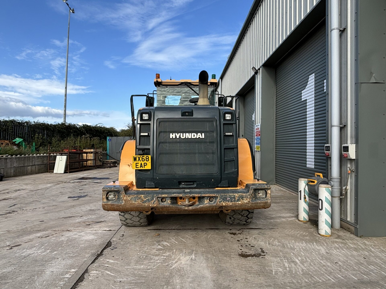 Hyundai HL960 - Gumikerekes homlokrakodó: 4 kép. Hyundai HL960 - Gumikerekes homlokrakodó: 4 kép.