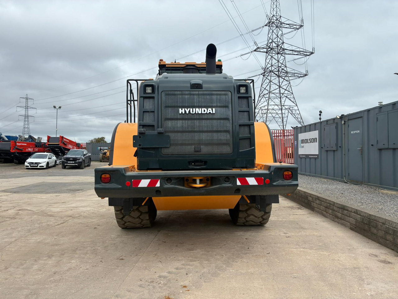 Hyundai HL980A - Gumikerekes homlokrakodó: 4 kép. Hyundai HL980A - Gumikerekes homlokrakodó: 4 kép.