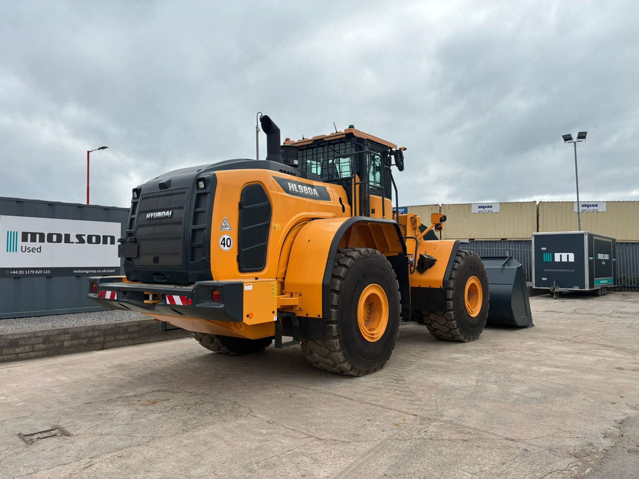 Hyundai HL980A - Gumikerekes homlokrakodó: 5 kép. Hyundai HL980A - Gumikerekes homlokrakodó: 5 kép.