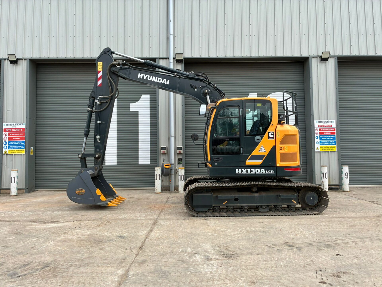 Hyundai HX130ALCR - Lánctalpas kotró: 2 kép. Hyundai HX130ALCR - Lánctalpas kotró: 2 kép.