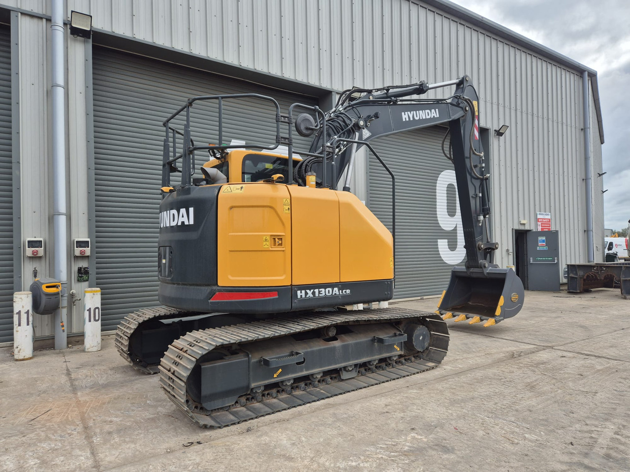 Hyundai HX130ALCR - Lánctalpas kotró: 5 kép. Hyundai HX130ALCR - Lánctalpas kotró: 5 kép.