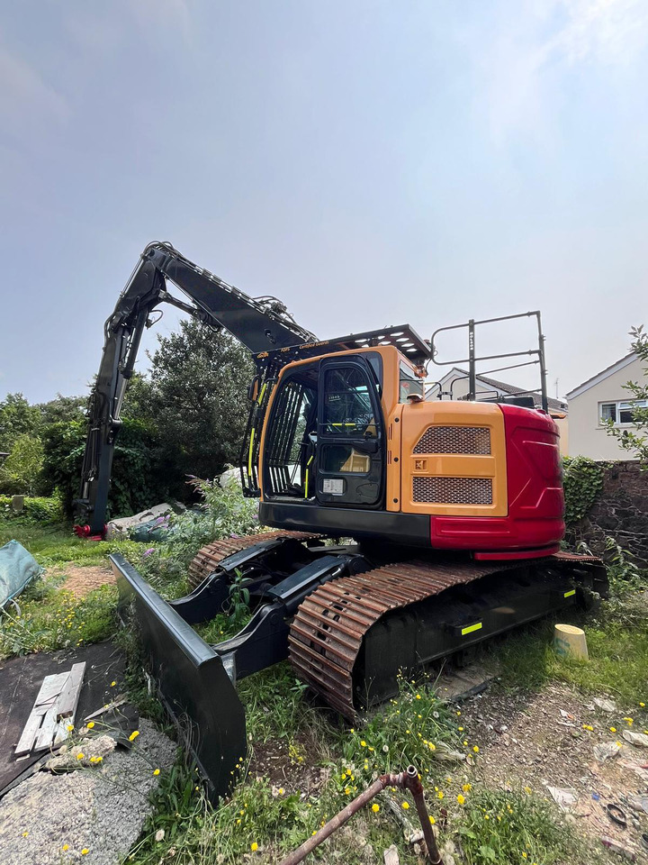 Hyundai HX235 LCR DZ 15M High Reach - Lánctalpas kotró: 2 kép. Hyundai HX235 LCR DZ 15M High Reach - Lánctalpas kotró: 2 kép.