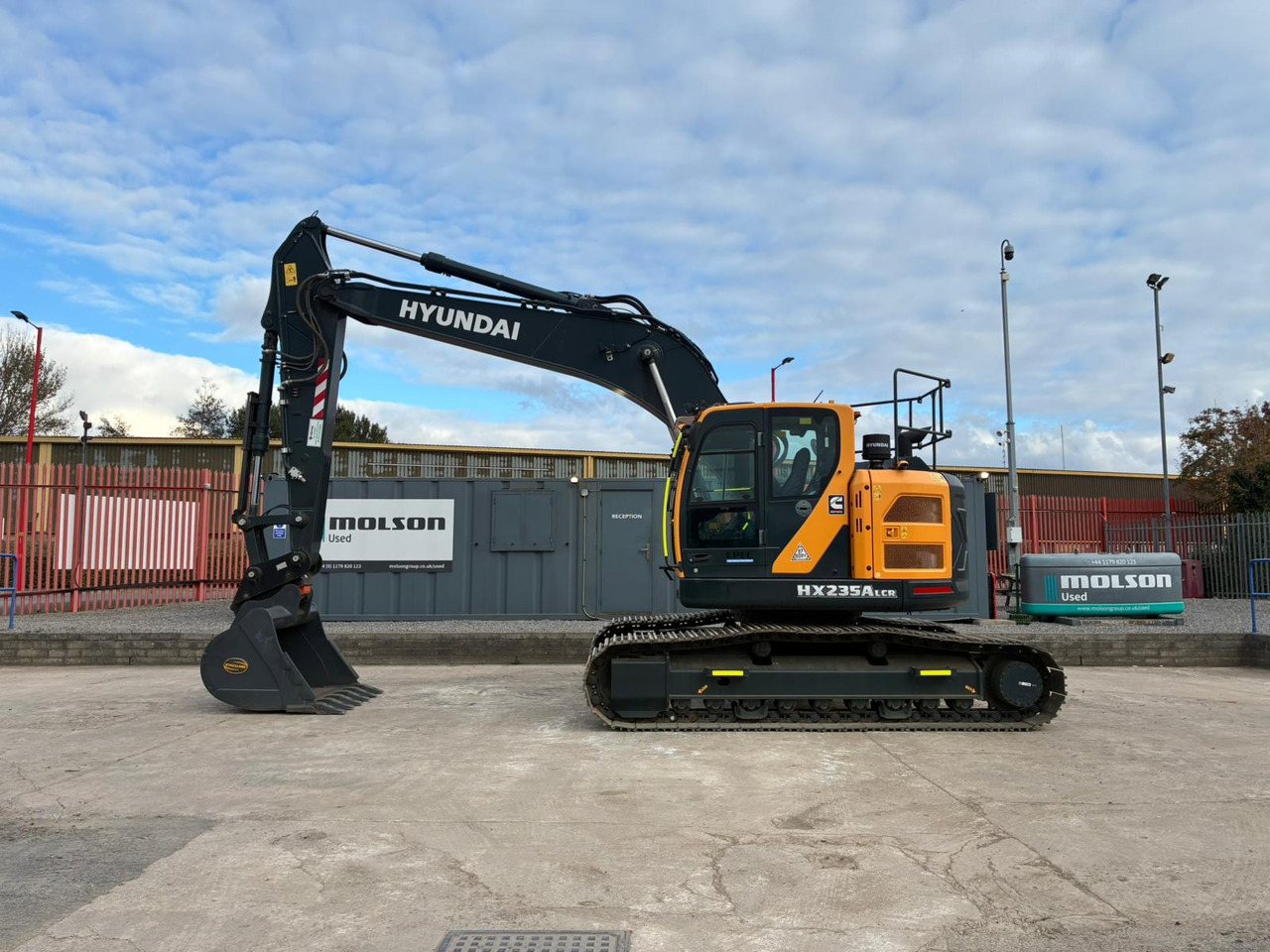 Hyundai HX235ALCR - Lánctalpas kotró: 2 kép. Hyundai HX235ALCR - Lánctalpas kotró: 2 kép.