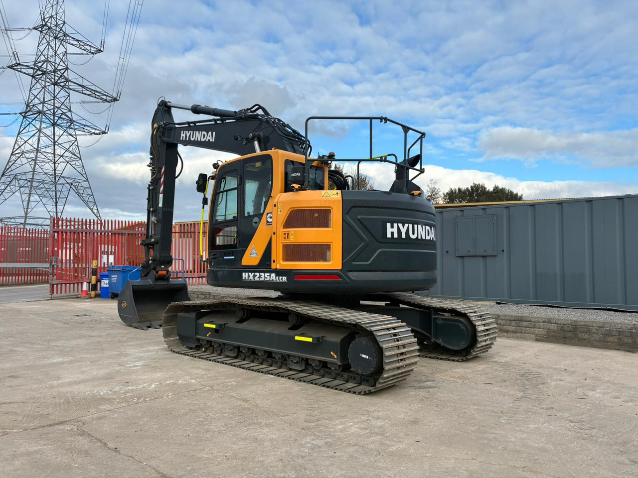 Hyundai HX235ALCR - Lánctalpas kotró: 3 kép. Hyundai HX235ALCR - Lánctalpas kotró: 3 kép.