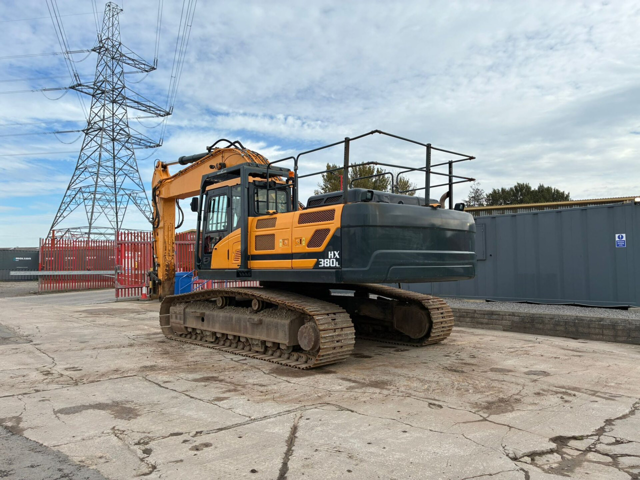 Hyundai HX380 - Lánctalpas kotró: 3 kép. Hyundai HX380 - Lánctalpas kotró: 3 kép.