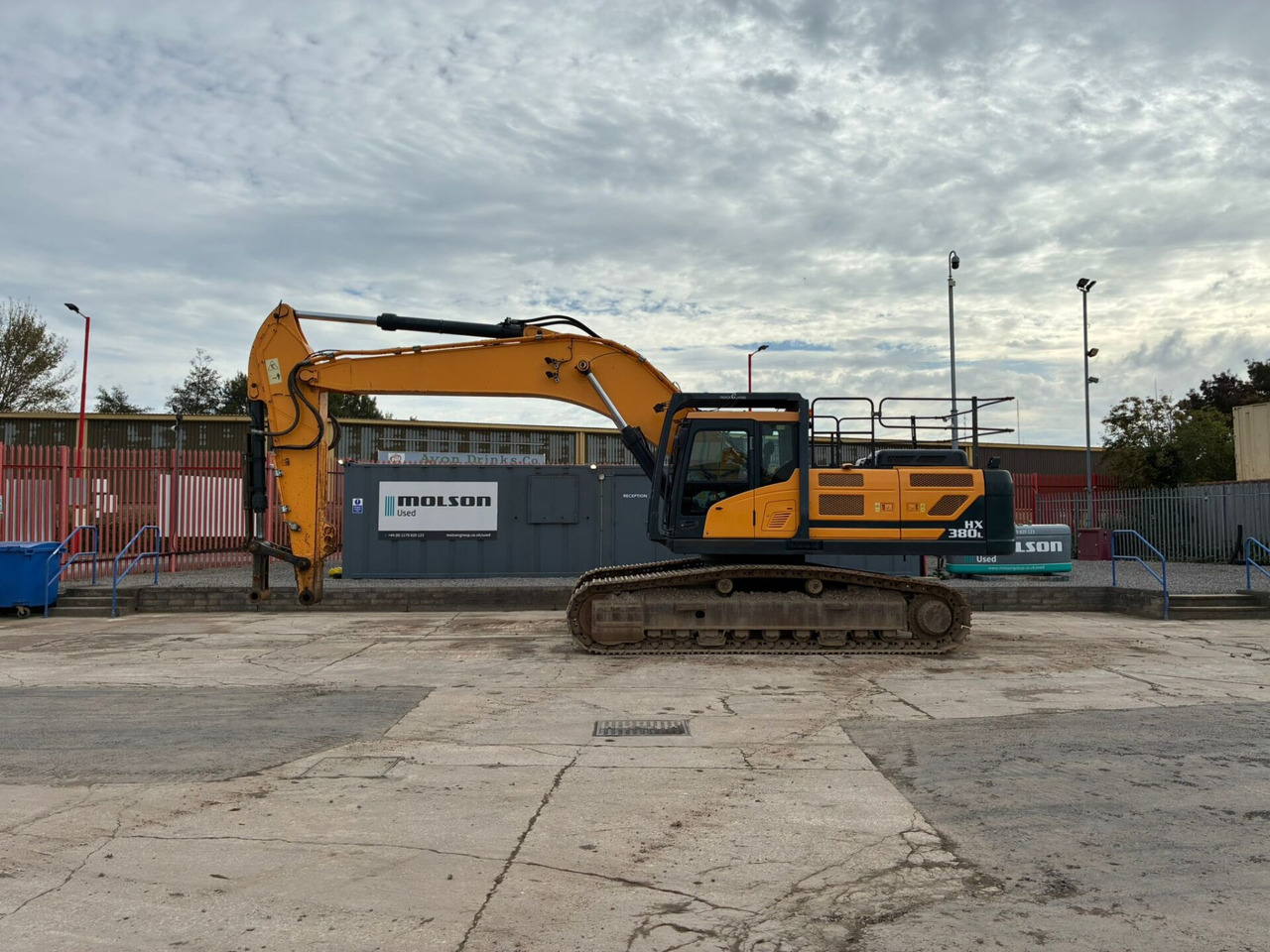 Hyundai HX380 - Lánctalpas kotró: 2 kép. Hyundai HX380 - Lánctalpas kotró: 2 kép.