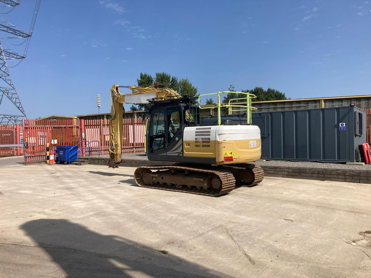 Kobelco SK130LC-11 - Lánctalpas kotró: 3 kép. Kobelco SK130LC-11 - Lánctalpas kotró: 3 kép.