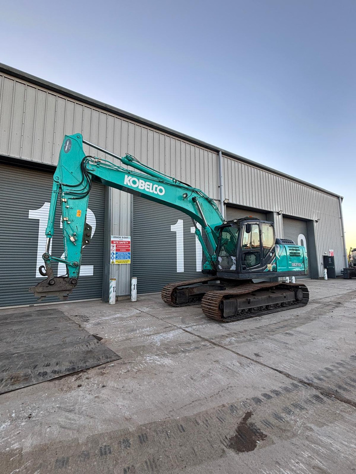 Kobelco SK210LC-10 - Lánctalpas kotró: 1 kép. Kobelco SK210LC-10 - Lánctalpas kotró: 1 kép.