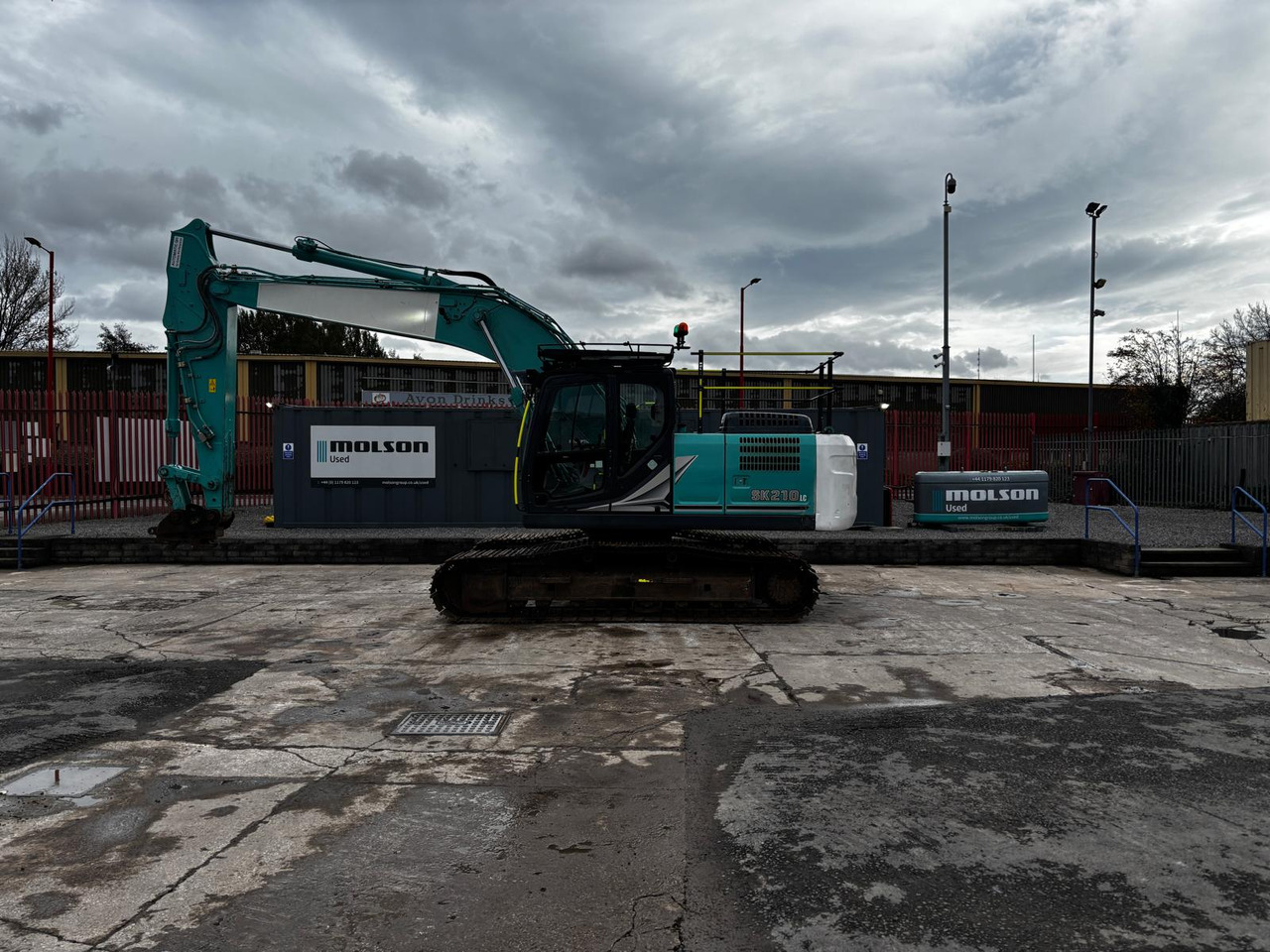 Kobelco SK210LC-11 - Lánctalpas kotró: 2 kép. Kobelco SK210LC-11 - Lánctalpas kotró: 2 kép.