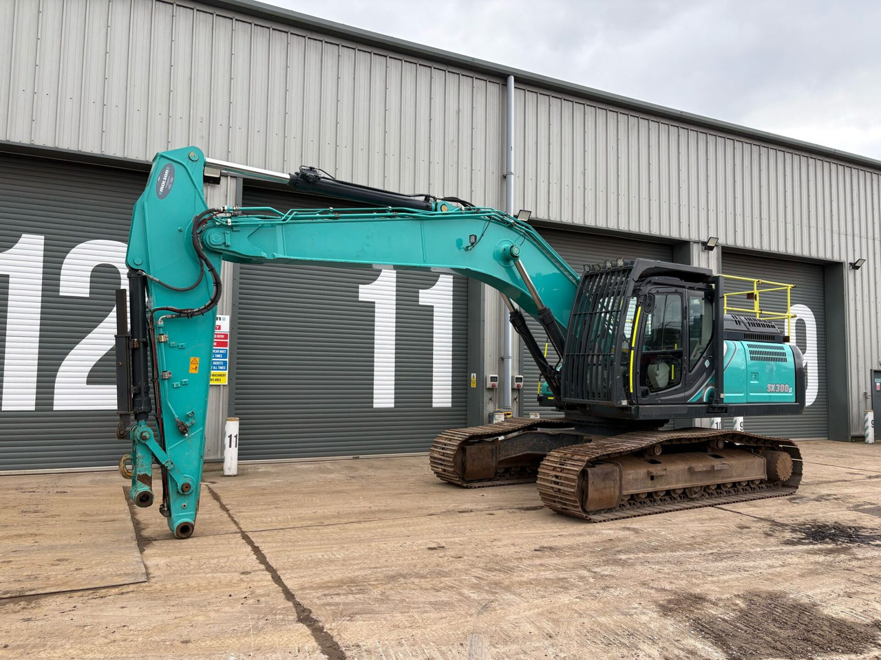 Kobelco SK300LC-10E - Lánctalpas kotró: 1 kép. Kobelco SK300LC-10E - Lánctalpas kotró: 1 kép.