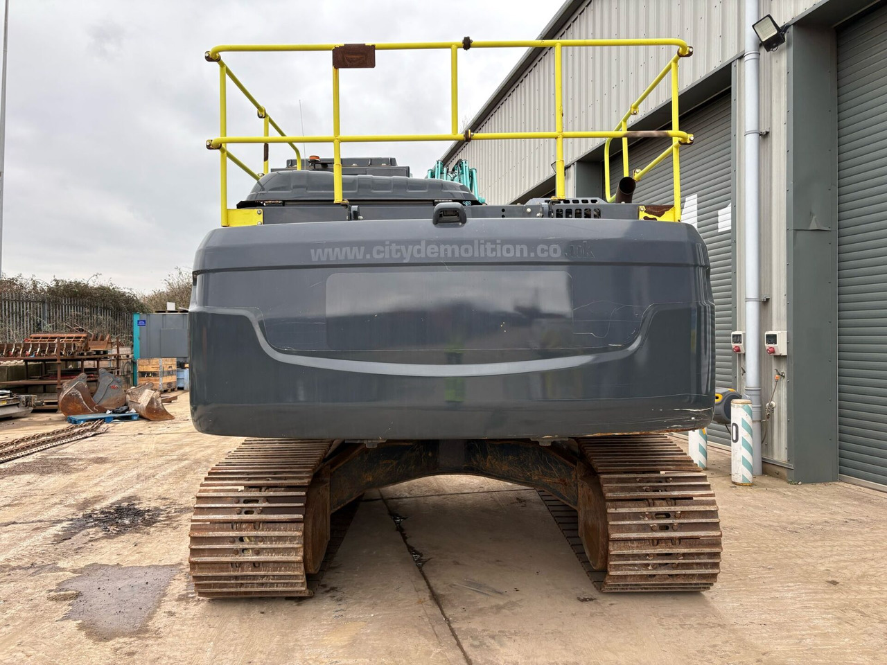 Kobelco SK300LC-10E - Lánctalpas kotró: 4 kép. Kobelco SK300LC-10E - Lánctalpas kotró: 4 kép.