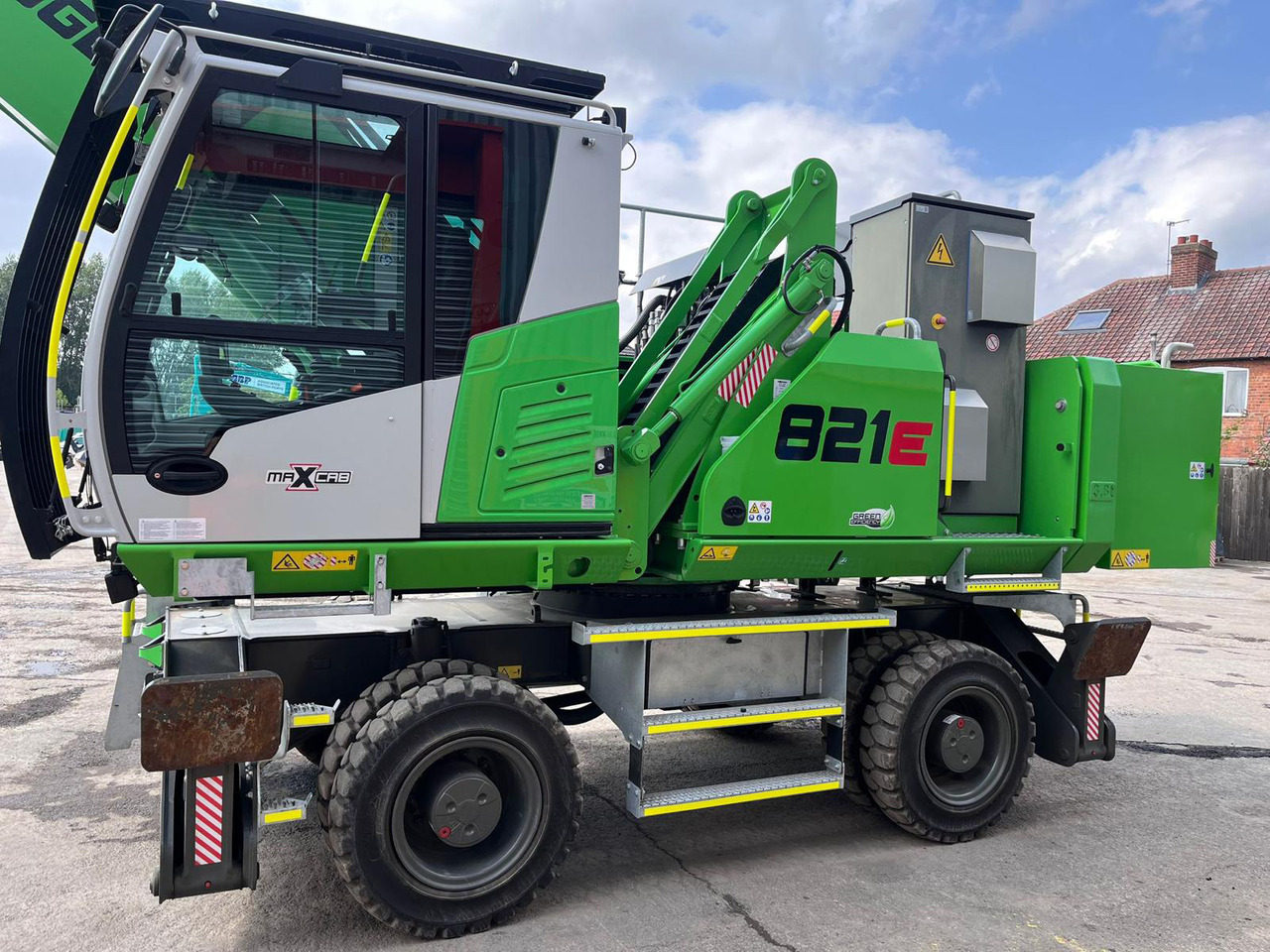 Sennebogen 821 Electric - Hulladék kotró: 2 kép. Sennebogen 821 Electric - Hulladék kotró: 2 kép.