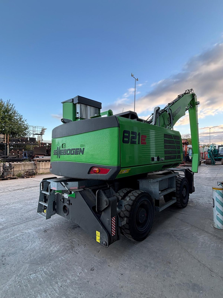 Sennebogen 821 Electric - Hulladék kotró: 5 kép. Sennebogen 821 Electric - Hulladék kotró: 5 kép.