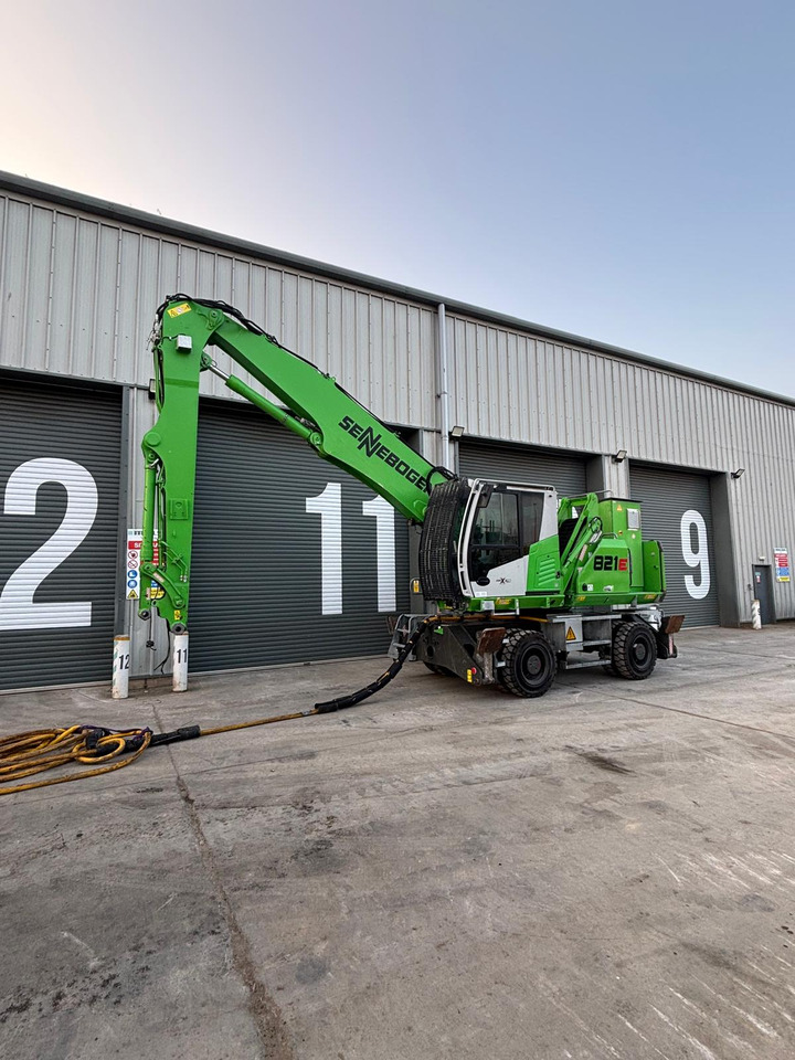 Sennebogen 821E Electric - Hulladék kotró: 1 kép. Sennebogen 821E Electric - Hulladék kotró: 1 kép.