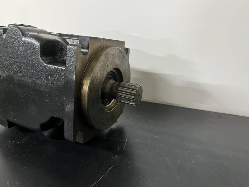 DANFOSS Hydraulische pomp - Hidraulikus szivattyú: 2 kép. DANFOSS Hydraulische pomp - Hidraulikus szivattyú: 2 kép.