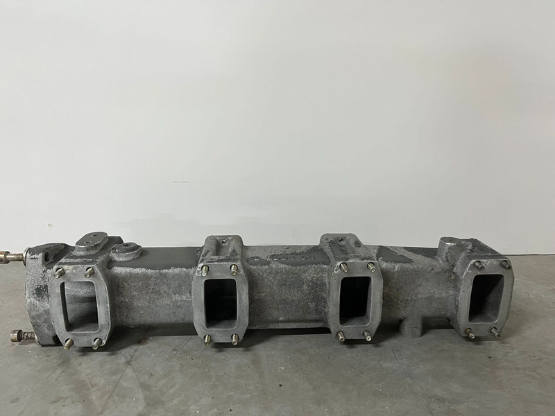 Liebherr Luchtinlaat D9408 D 9408 - Motor és alkatrészek: 4 kép. Liebherr Luchtinlaat D9408 D 9408 - Motor és alkatrészek: 4 kép.