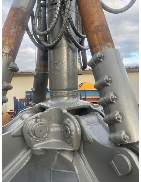 Liebherr Orange Peel Grapple Grijper Polyp Poliep GM - Polip kanál - Építőipari gépek: 4 kép. Liebherr Orange Peel Grapple Grijper Polyp Poliep GM - Polip kanál - Építőipari gépek: 4 kép.
